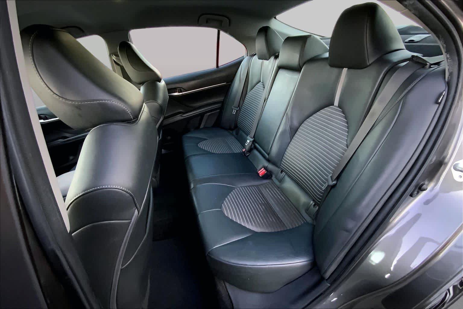 Used 2022 Toyota Camry SE FWD image 18