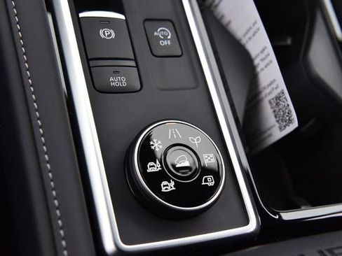 New 2026 Nissan Pathfinder SV image 18