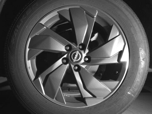 Used 2025 Nissan Rogue SV image 11