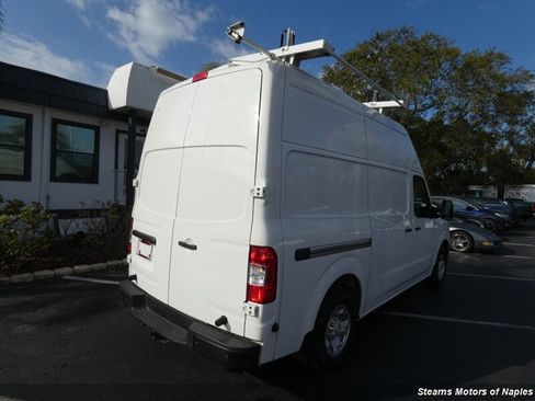 Used 2021 Nissan NV 3500 SV image 10