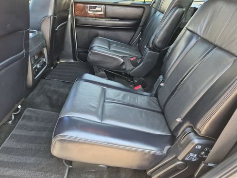 Used 2017 Lincoln Navigator Select AWD/4WD image 19