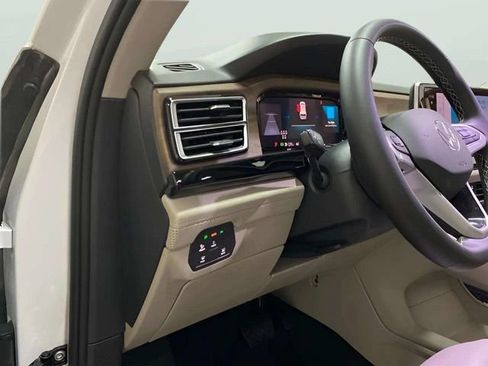 Used 2024 Volkswagen Atlas SE FWD image 34