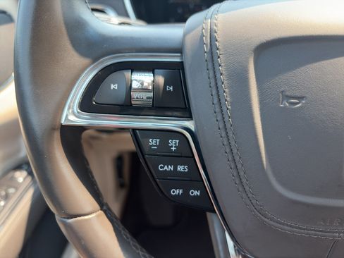 Used 2018 Lincoln Continental Select w/ Continental Climate Package AWD/4WD image 24