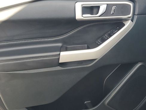 Used 2024 Ford Explorer XLT image 41