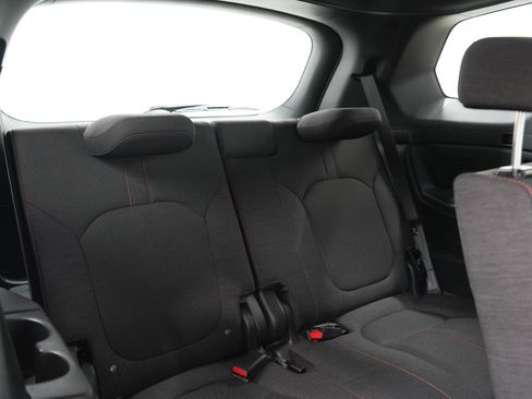 Used 2023 Honda Pilot Sport image 13