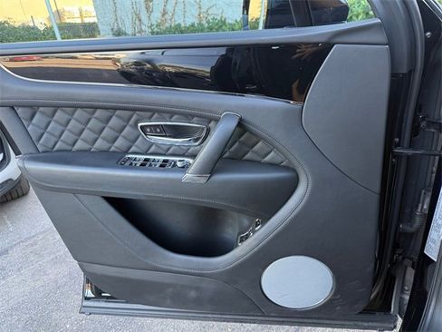 Used 2020 Bentley Bentayga image 11