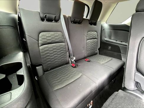 Used 2025 Nissan Pathfinder SV FWD image 25