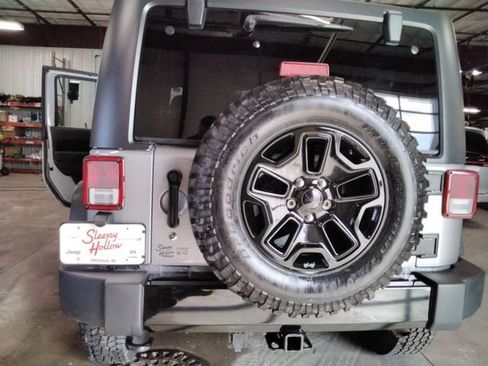 Used 2018 Jeep Wrangler Sport image 14