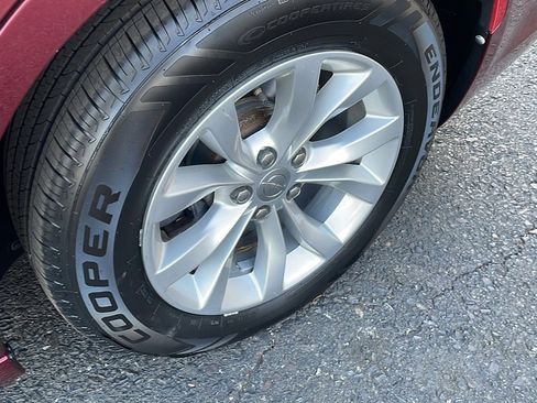 Used 2018 Chrysler 300 Touring image 24