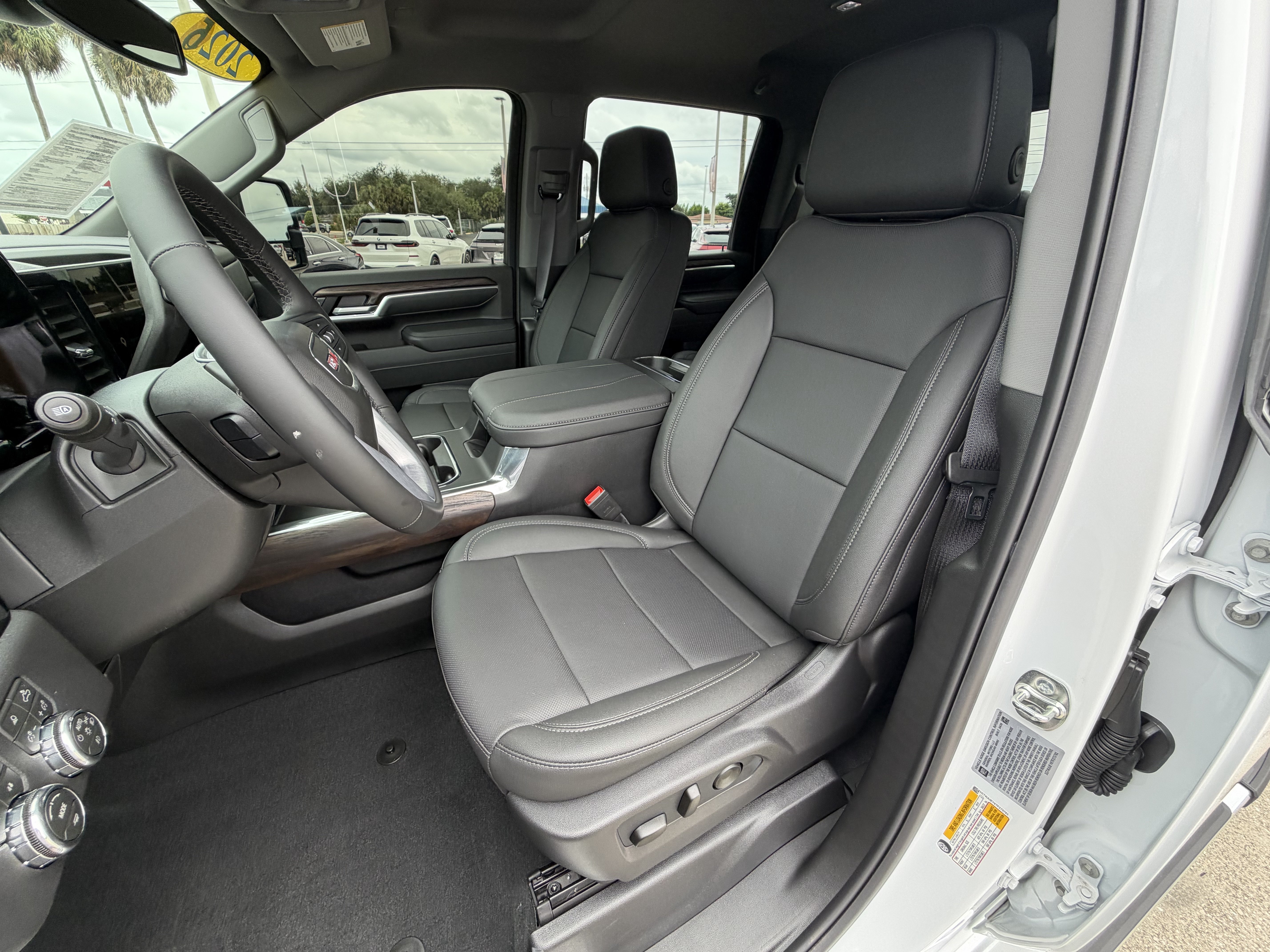 Used 2026 GMC Sierra 3500 SLT w/ SLT Convenience Package AWD/4WD image 10