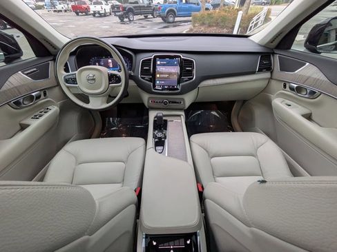 Used 2024 Volvo XC90 B5 Plus w/ Protection Package Premier image 23