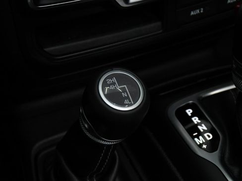 Used 2018 Jeep Wrangler Unlimited Sahara AWD/4WD image 29