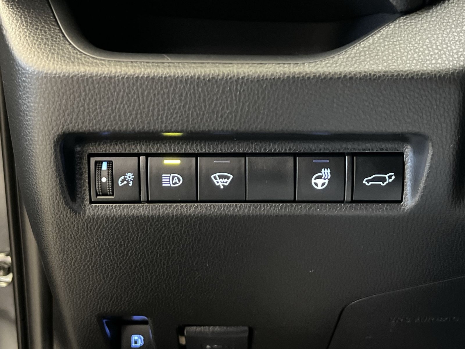 Used 2022 Toyota RAV4 SE w/ Convenience Package AWD/4WD image 37