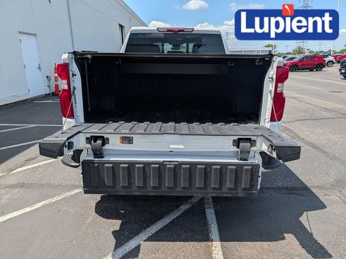 Used 2022 Chevrolet Silverado 1500 High Country w/ High Country Premium Package AWD/4WD image 9