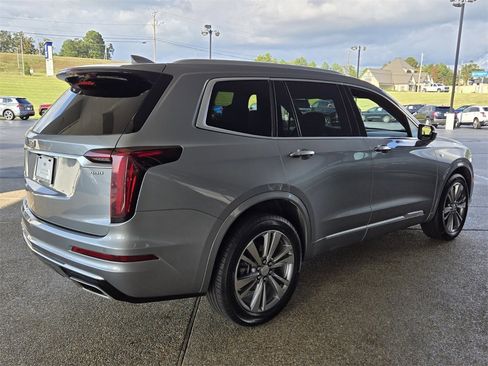 Used 2025 Cadillac XT6 Premium Luxury image 6