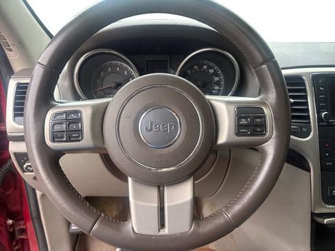 Used 2013 Jeep Grand Cherokee Laredo AWD/4WD image 11
