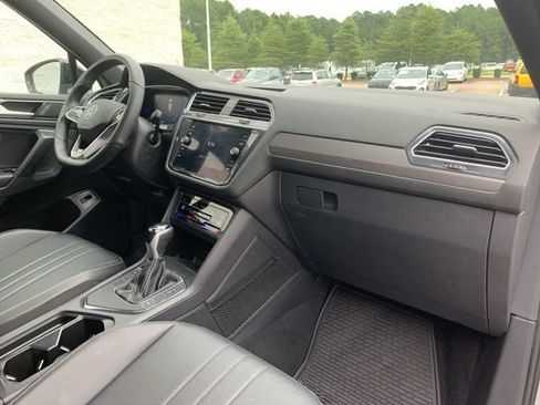 Used 2022 Volkswagen Tiguan SE R-Line FWD image 42
