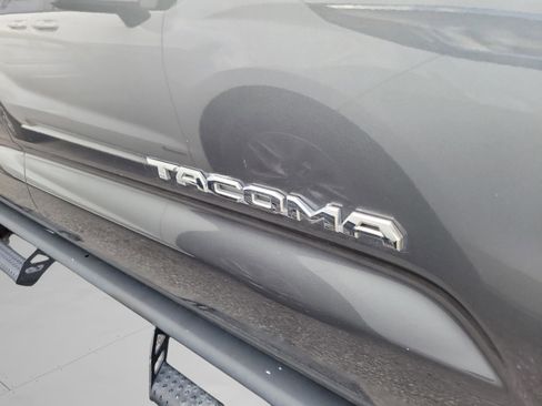 Used 2019 Toyota Tacoma TRD Sport image 14