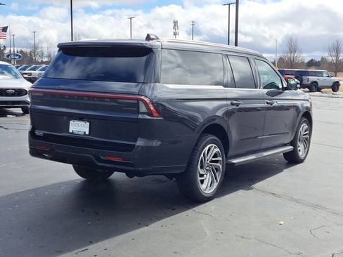 New 2026 Lincoln Navigator L Premier AWD/4WD image 28