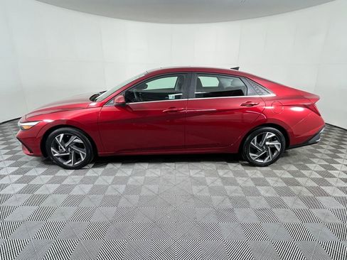 Used 2024 Hyundai Elantra SEL w/ Convenience Package image 9