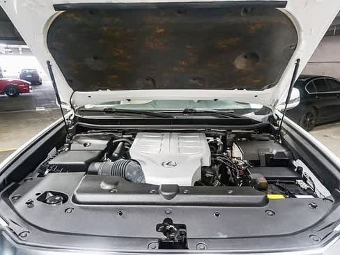 Used 2023 Lexus GX 460 Premium w/ Accessory Package image 29