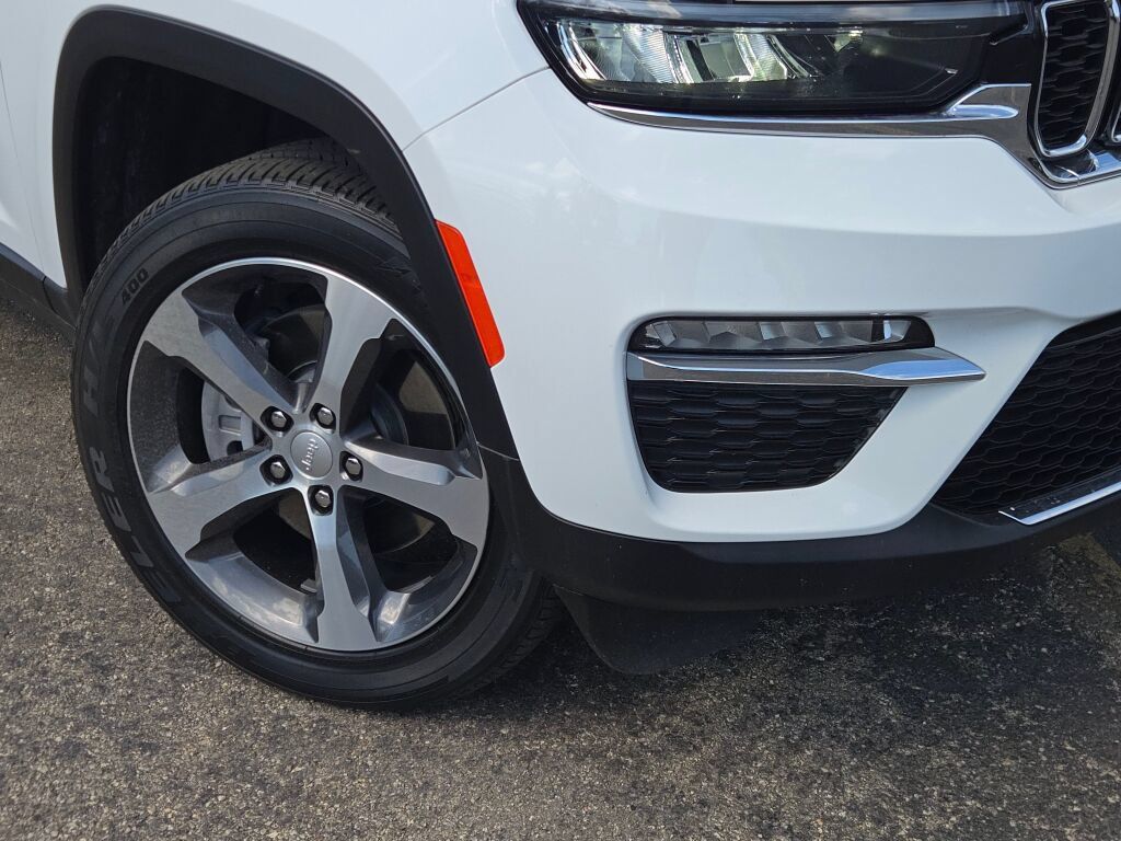Used 2022 Jeep Grand Cherokee Limited 4xe AWD/4WD image 3