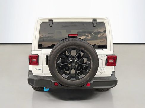 Used 2024 Jeep Wrangler Unlimited Sahara AWD/4WD image 8