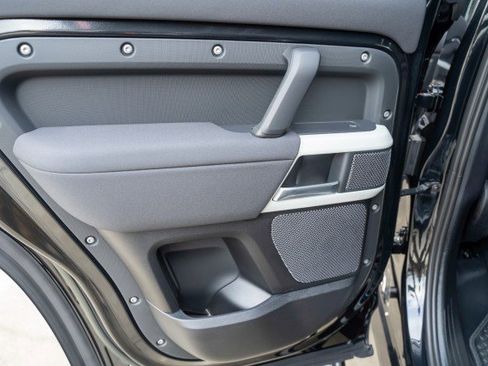 Used 2023 Land Rover Defender 110 S image 89