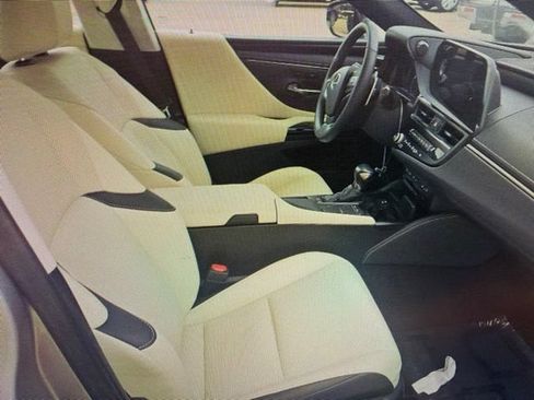 Used 2022 Lexus ES 300h w/ Premium Package FWD image 11