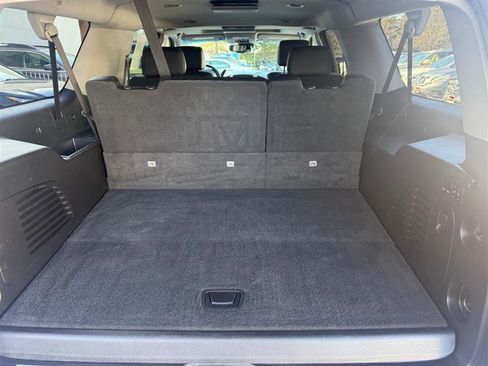 Used 2019 Chevrolet Suburban LT image 32