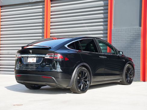 Used 2019 Tesla Model X 100D image 3