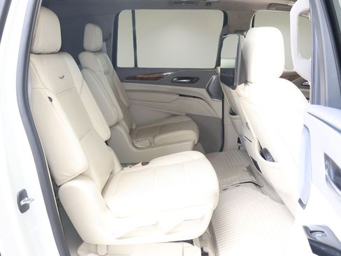 Used 2022 Cadillac Escalade ESV Premium Luxury Platinum w/ LPO, Radiant Package AWD/4WD image 16