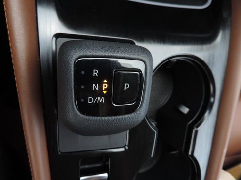 Used 2024 Nissan Rogue Platinum image 24