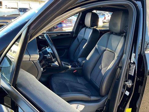 Used 2021 Porsche Macan image 13
