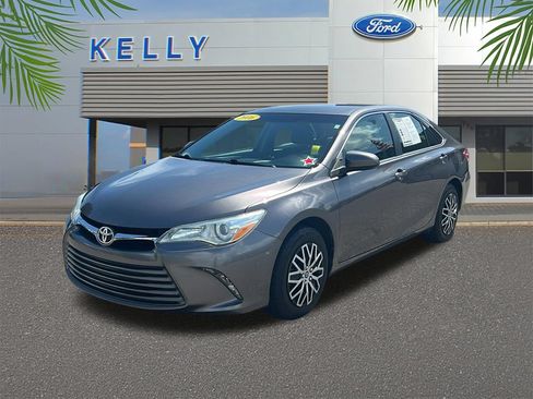 Used 2016 Toyota Camry LE FWD image 1