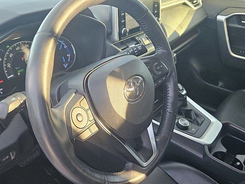 Used 2020 Toyota RAV4 Limited image 18