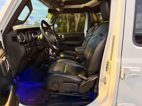 Used 2020 Jeep Wrangler Unlimited Sahara AWD/4WD image 13