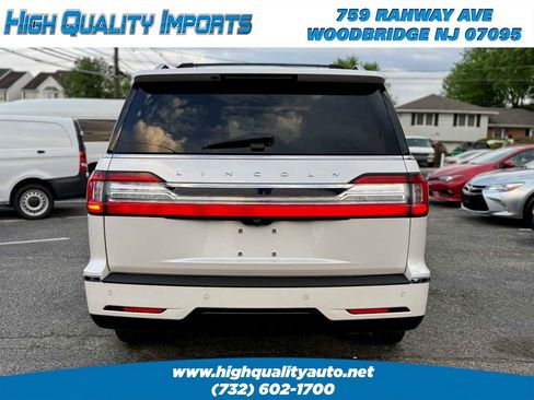 Used 2018 Lincoln Navigator Select w/ Technology Package AWD/4WD image 6