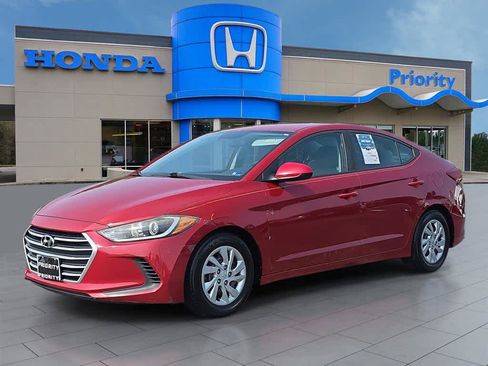 Used 2017 Hyundai Elantra SE FWD image 1
