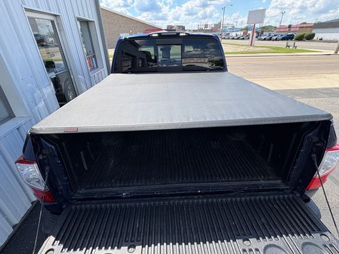 Used 2018 Nissan Titan SV w/ SV Convenience Package RWD image 14