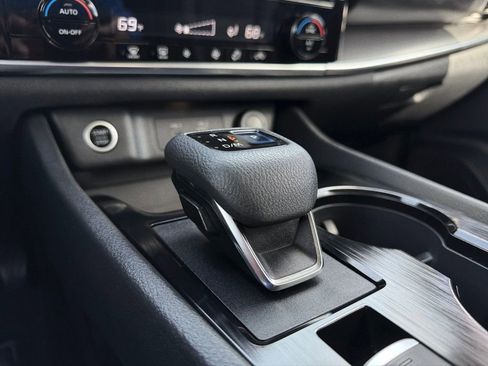 Used 2022 Nissan Rogue SV image 10