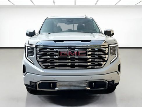 Used 2025 GMC Sierra 1500 Denali w/ Technology Package AWD/4WD image 2