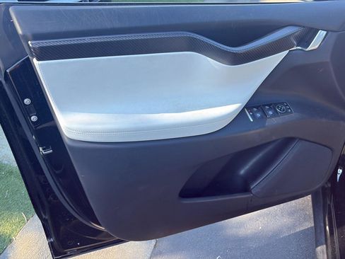 Used 2018 Tesla Model X P100D image 8