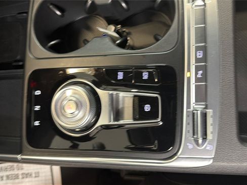 Used 2025 Kia Carnival SX FWD image 19