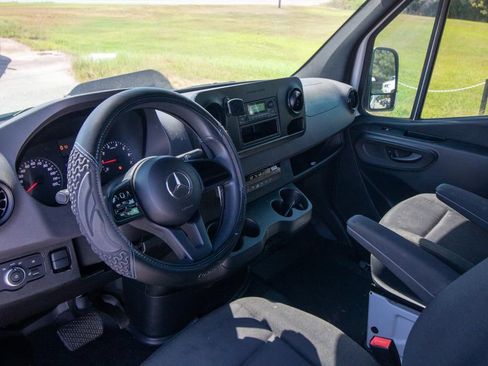 Used 2023 Mercedes-Benz Sprinter 2500 image 6