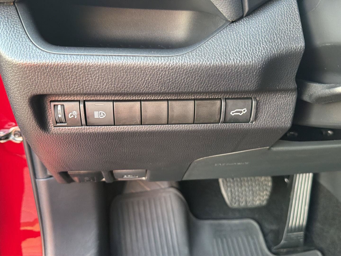 Certified 2025 Toyota RAV4 XLE w/ Convenience Package FWD image 19