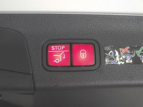 Certified 2026 Mercedes-Benz GLS 450 4MATIC image 33