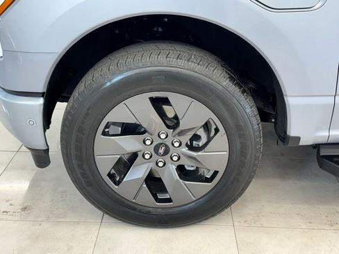 Used 2022 Ford F150 Lightning Lariat AWD/4WD image 40