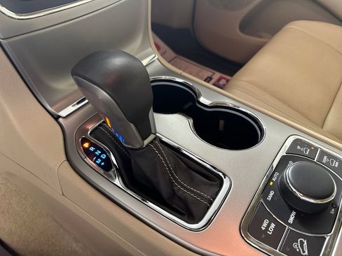Used 2018 Jeep Grand Cherokee Overland AWD/4WD image 21