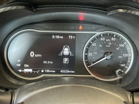 Used 2024 Nissan Versa SR FWD image 22